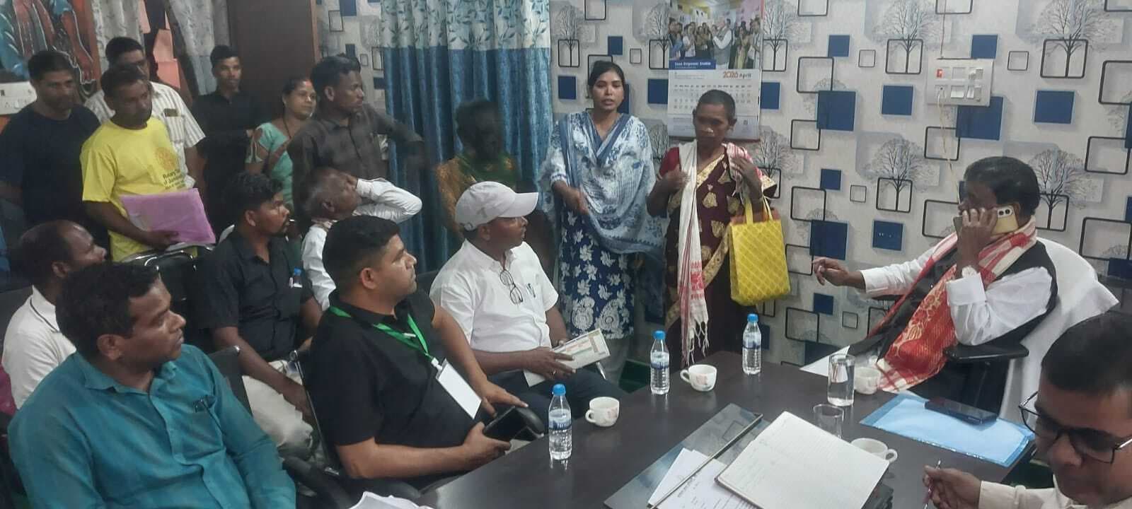 जमीन संबंधी कार्य का त्वरित निष्पादन करें