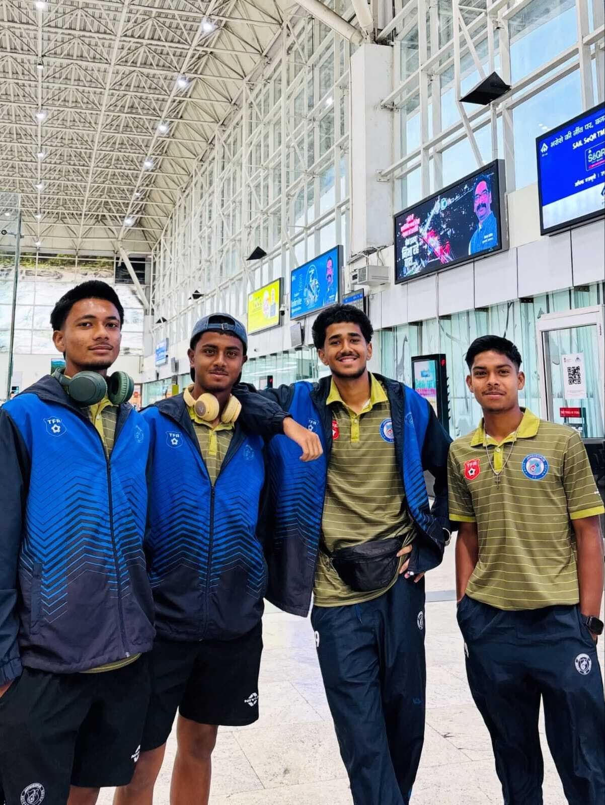 Jfc u18 team reached Mahilpur for final round :फाइनल राउंड के मुकाबले के लिए जेएफसी अंडर-18 टीम माहिलपुर पहुंची