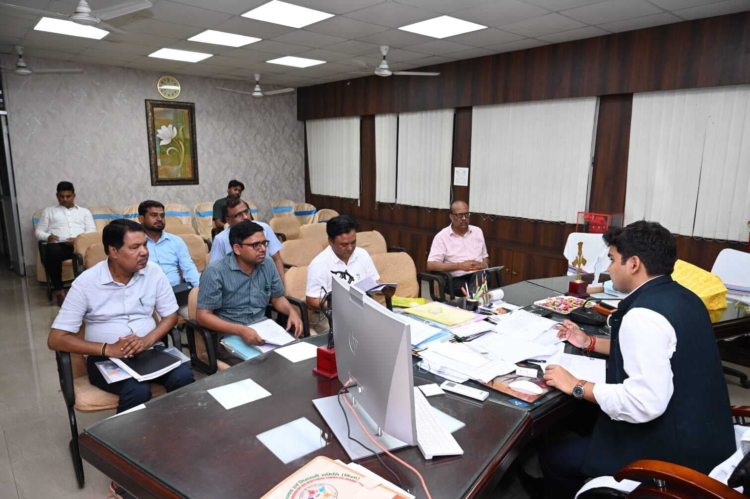 वास्तविक किसानों को समय पर दें योजनाओं का लाभ : डीसी