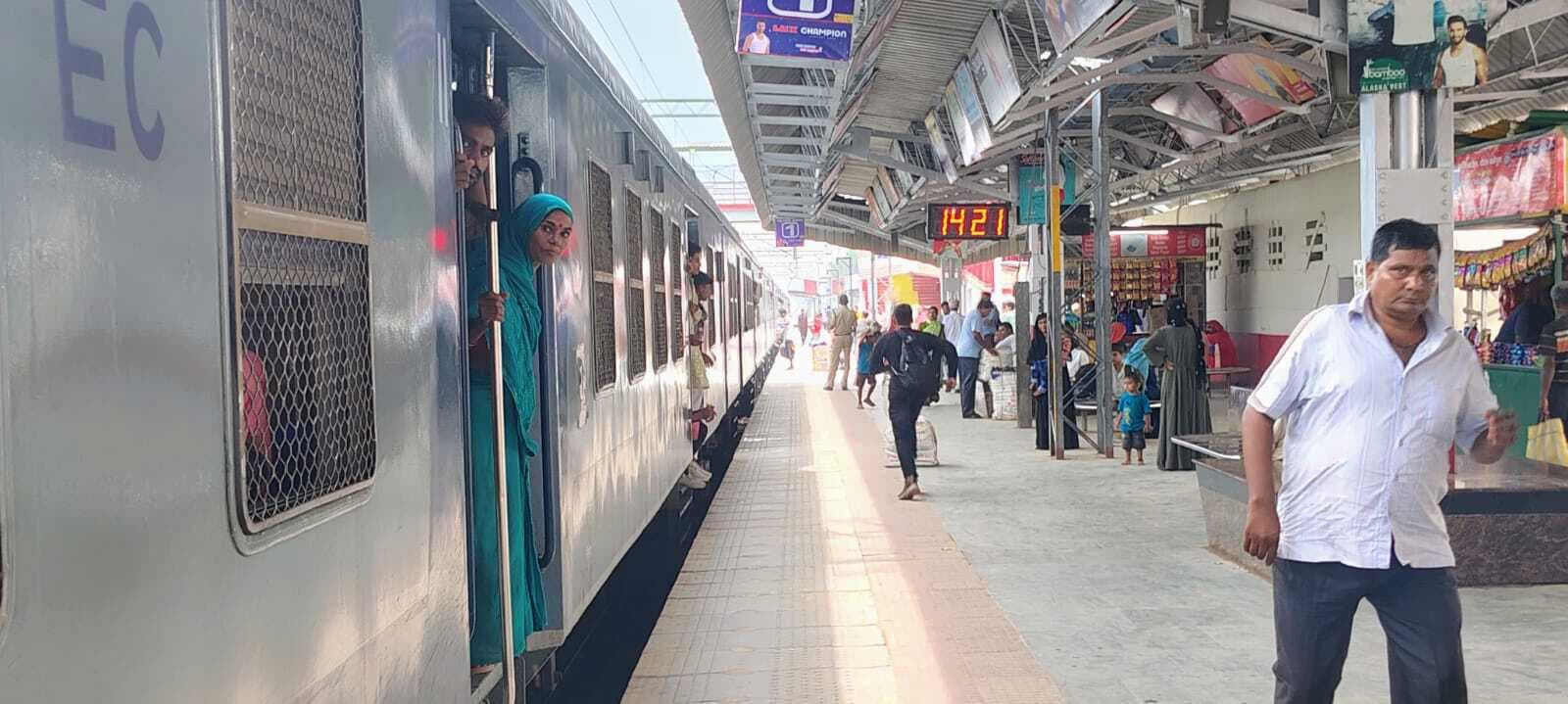 चलती ट्रेन में चढ़ना-उतरना बन रहा डेथ ट्रैप तीन माह में कई यात्री हुए चोटिल, आरपीएफ ने चलाया जीवन रक्षा अभियान