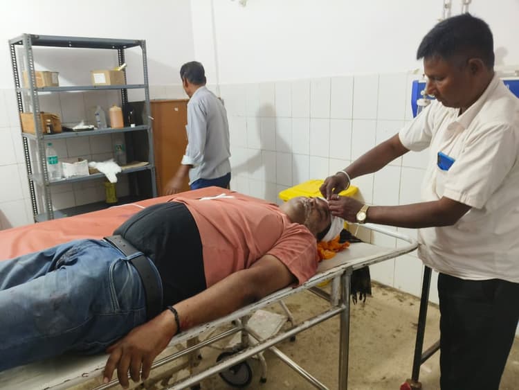 स्टेशन पर हादसा, ट्रेन से गिरकर यात्री गंभीर रूप से घायल