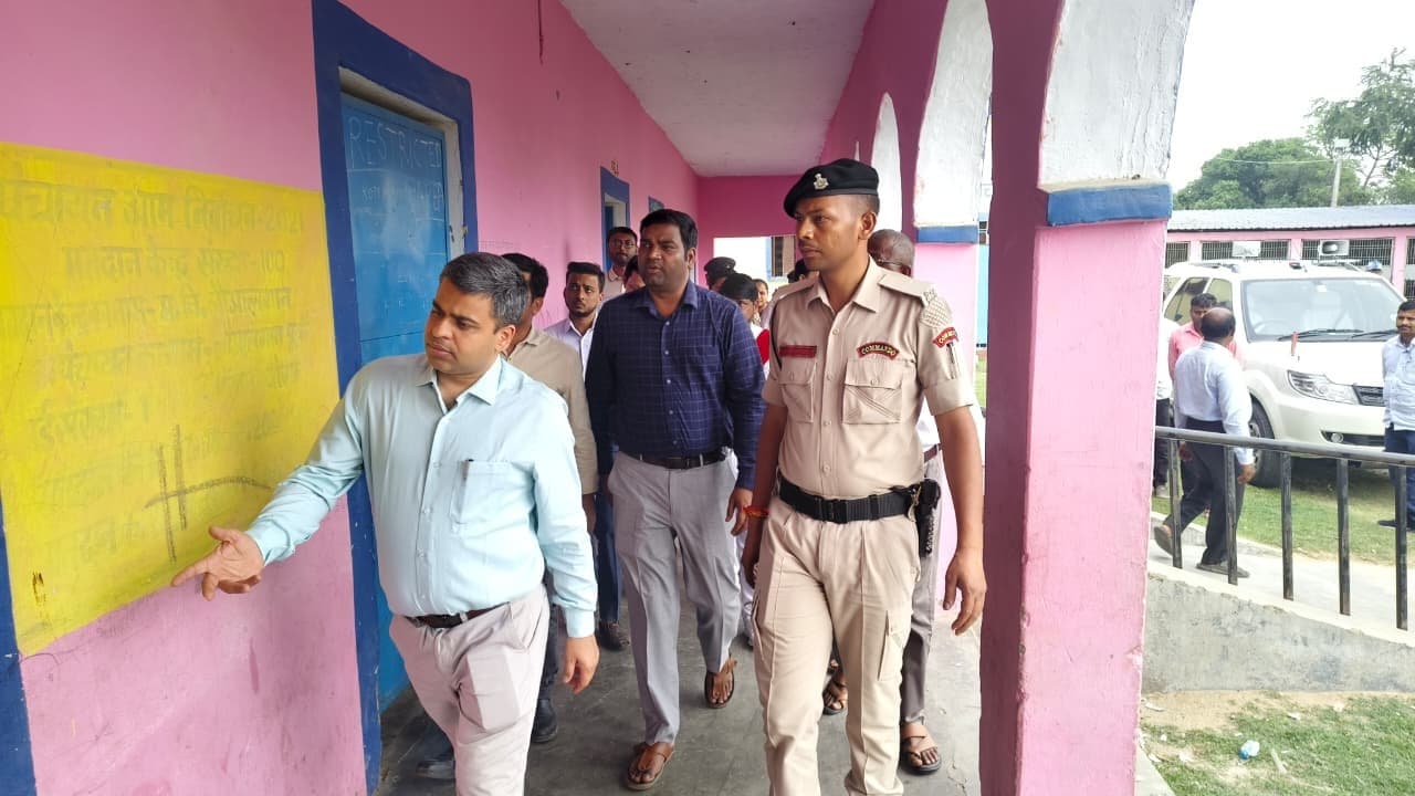 डिग्री कॉलेज स्थापना की दिशा में पहल तेज, डीएम ने प्रस्तावित स्कूलों का किया निरीक्षण