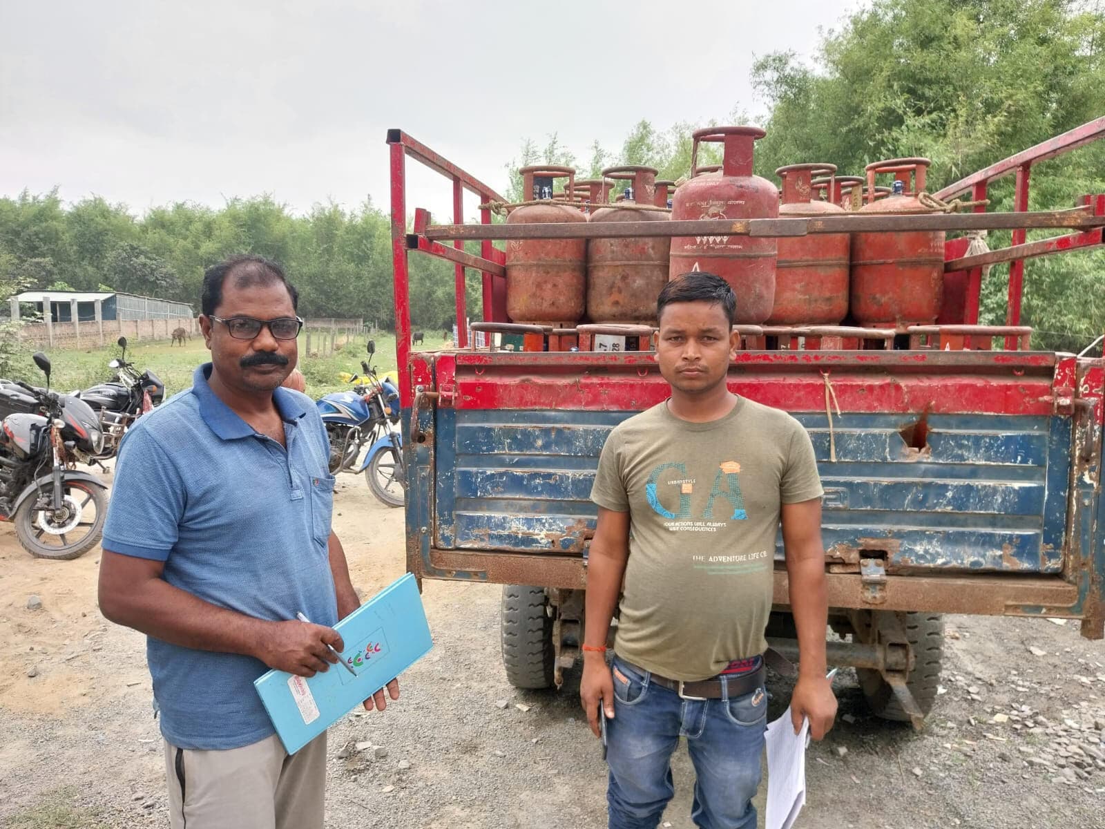 सरकार भवन से आसान हुआ सिलिंडर का वितरण