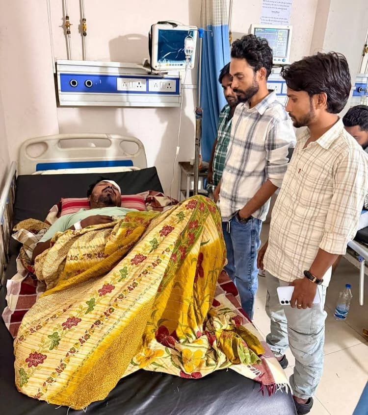 सड़क हादसे में युवक गंभीर, पूर्णिया में आईसीयू में भर्ती