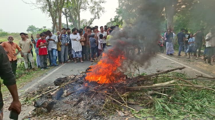 घटना के बाद ग्रामीणों ने पुलिस के खिलाफ की नारेबाजी, कार्रवाई के आश्वासन से हटा जाम