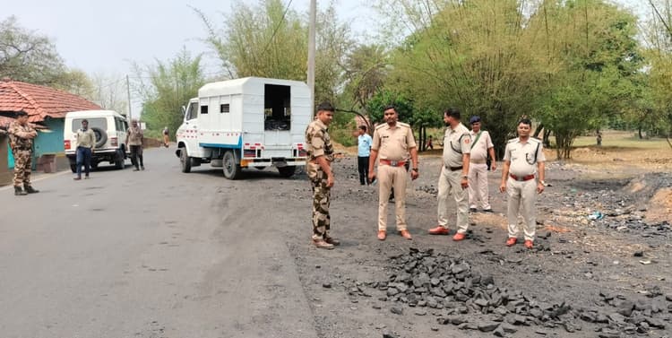 पुलिस ने सोरेनपाड़ा में की छापेमारी, छह टन कोयला जब्त