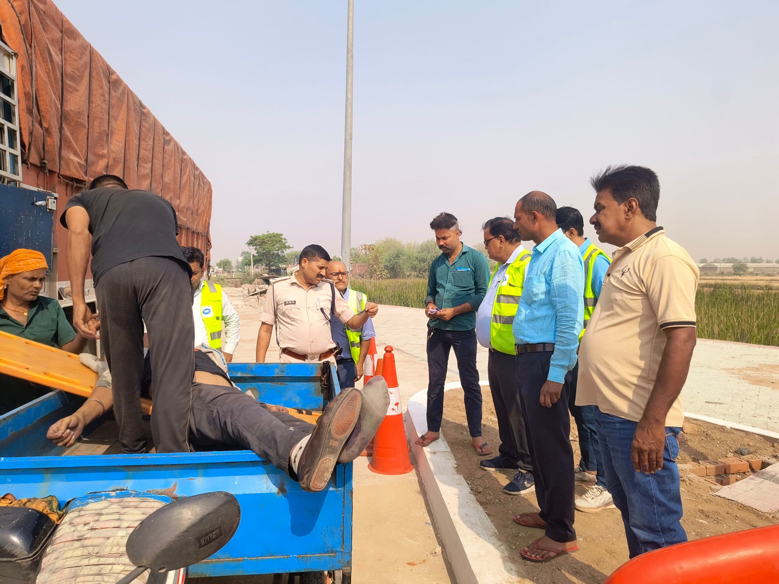 टोल प्लाजा पर खड़े ट्रक में मृत मिला चालक