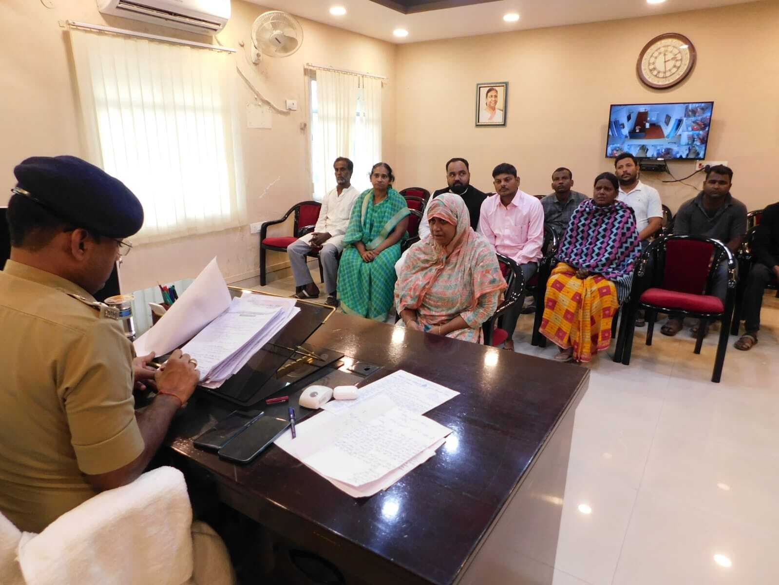 एसपी ने की एक दर्जन मामलों की सुनवाई