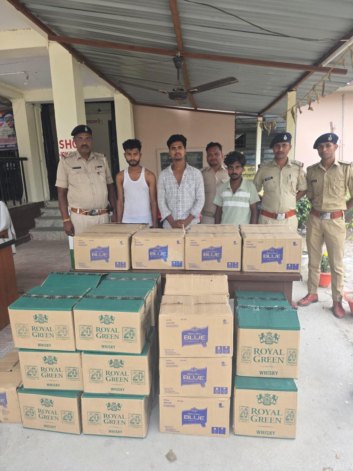 296 लीटर शराब के साथ तीन तस्कर गिरफ्तार