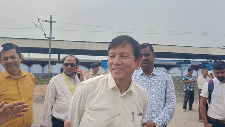 डीआरएम ने जोगबनी स्टेशन का किया निरीक्षण