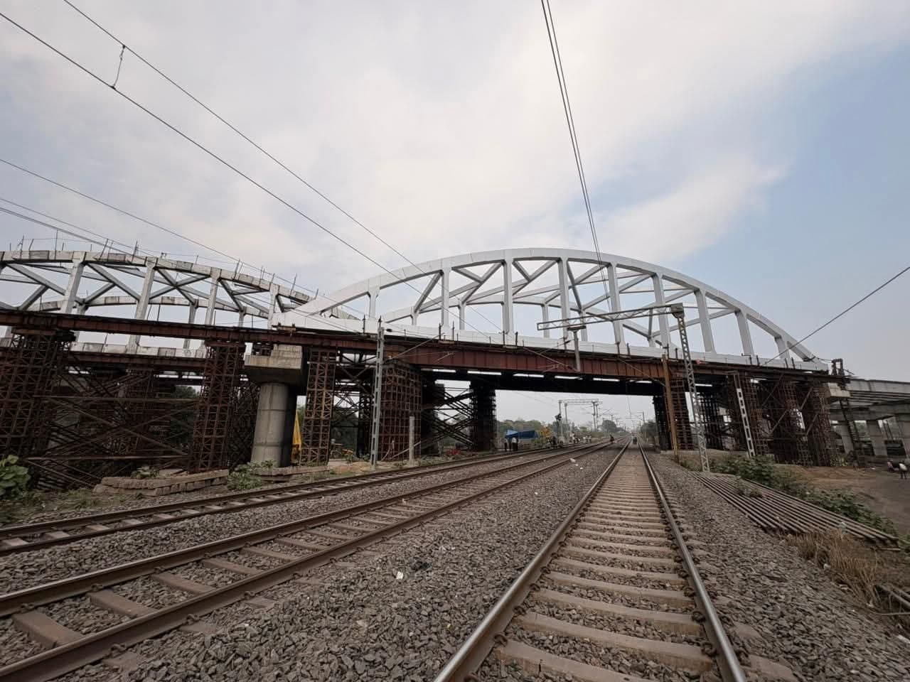 Seraikela Kharsawan News : पितकी में आरओबी का गार्डर लॉन्च, जून माह से जाम से मिलेगी मुक्ति