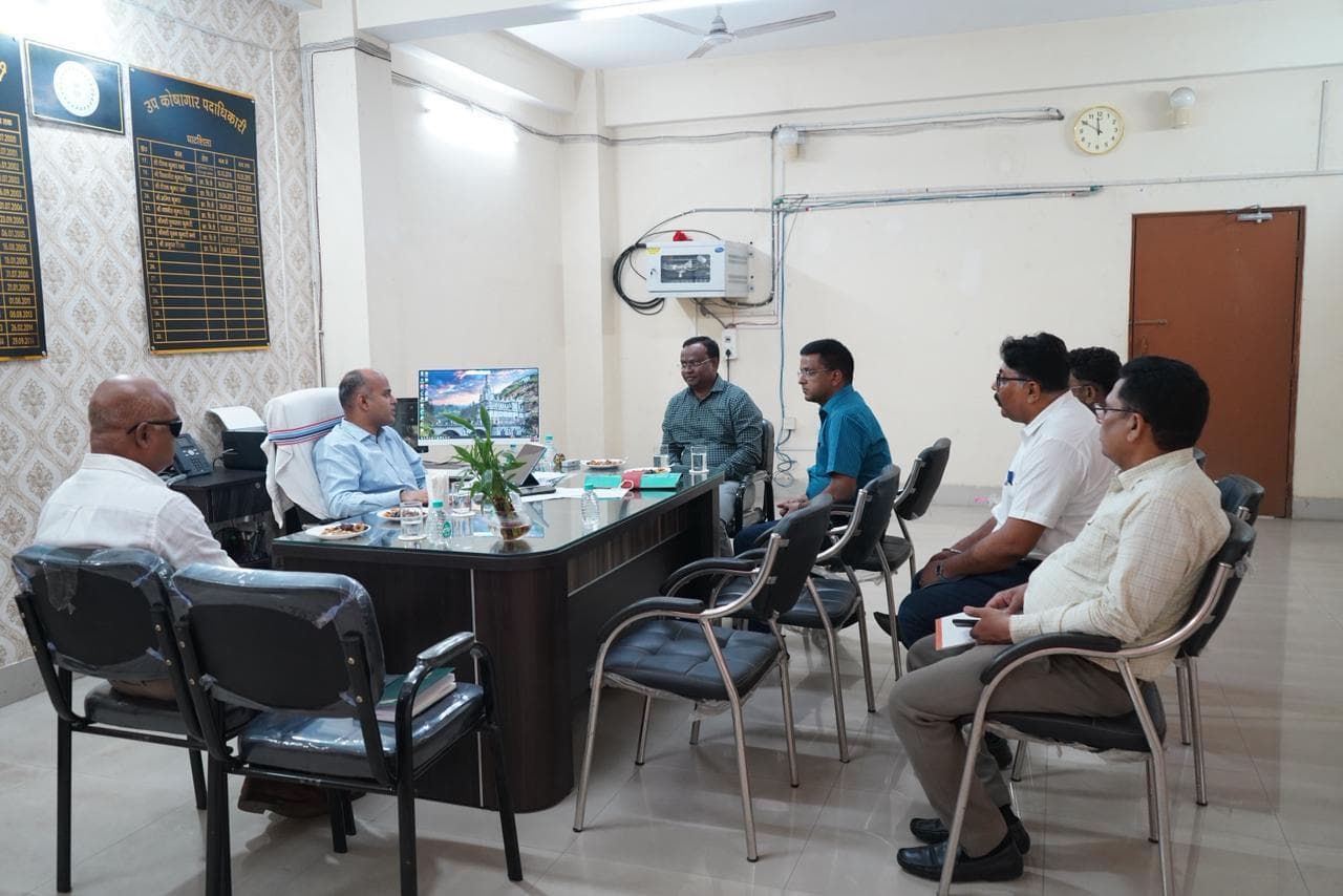 East Singhbhum News : अनियमितता की कोई गुंजाइश नहीं हर बिल व निकासी की जांच होगी : डीसी