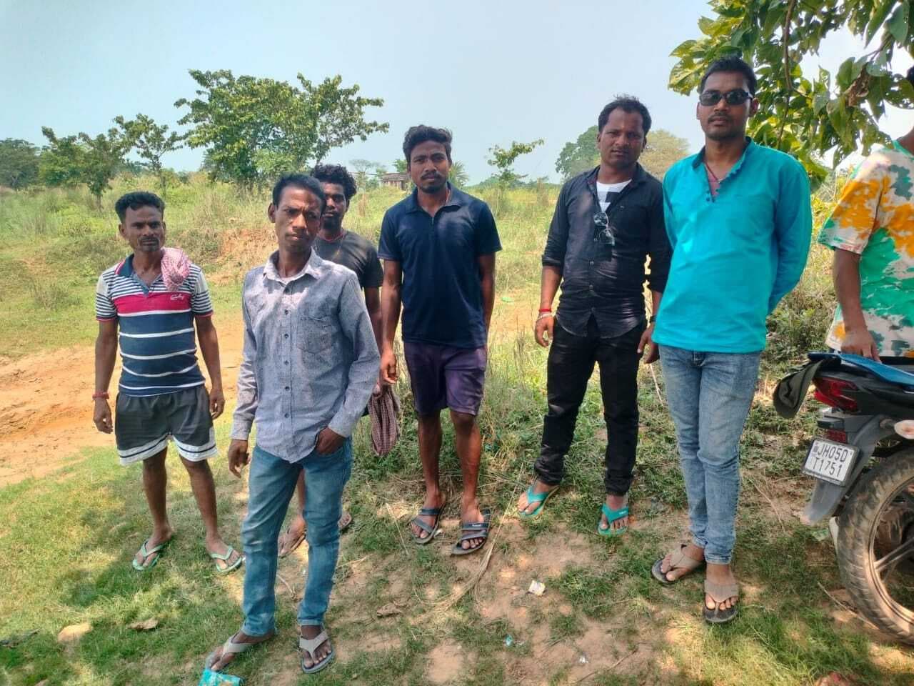 East Singhbhum News : एकबार फिर बम मिलने से दहशत, पूरे क्षेत्र में जांच की मांग, मंत्री बोले- जल्द पहुंचेगी सेना