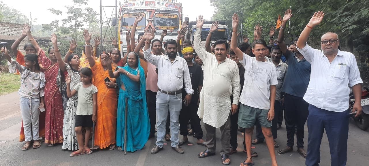 Bokaro News : पानी के लिए फुसरो में लोग सड़क पर उतरे