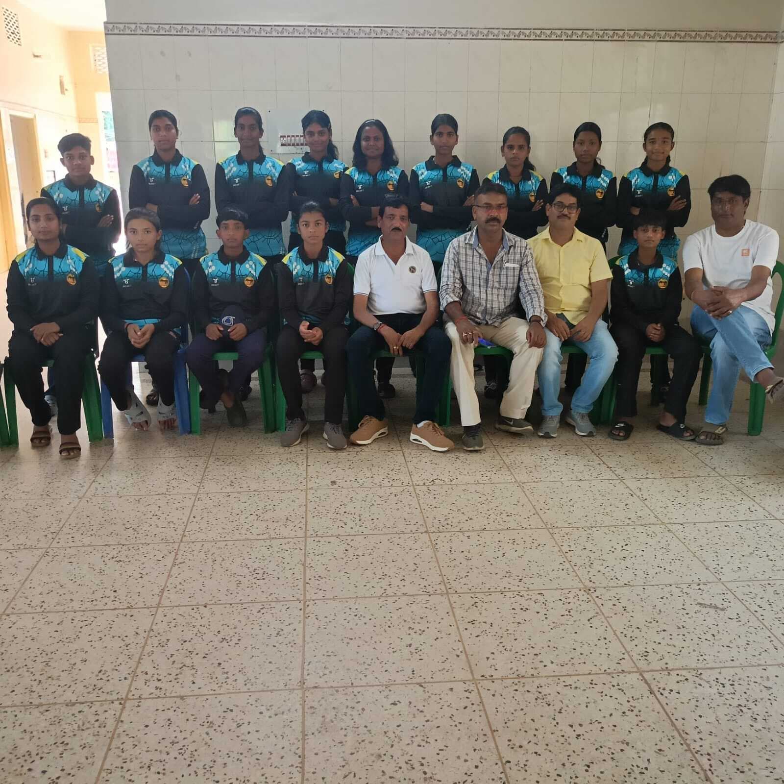 अंतर जिला महिला क्रिकेट प्रतियोगिता के लिए टीम रवाना