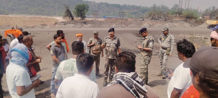 कोल खदानों के संवेदनशील क्षेत्र में लोगों से पुलिस ने की पूछताछ