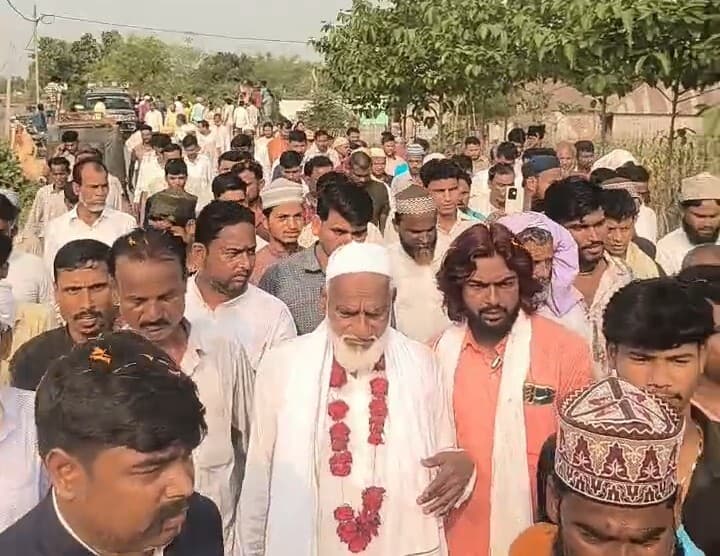 मक्का मदीना के लिए रवाना हुए हाजियों का जगह-जगह भव्य स्वागत