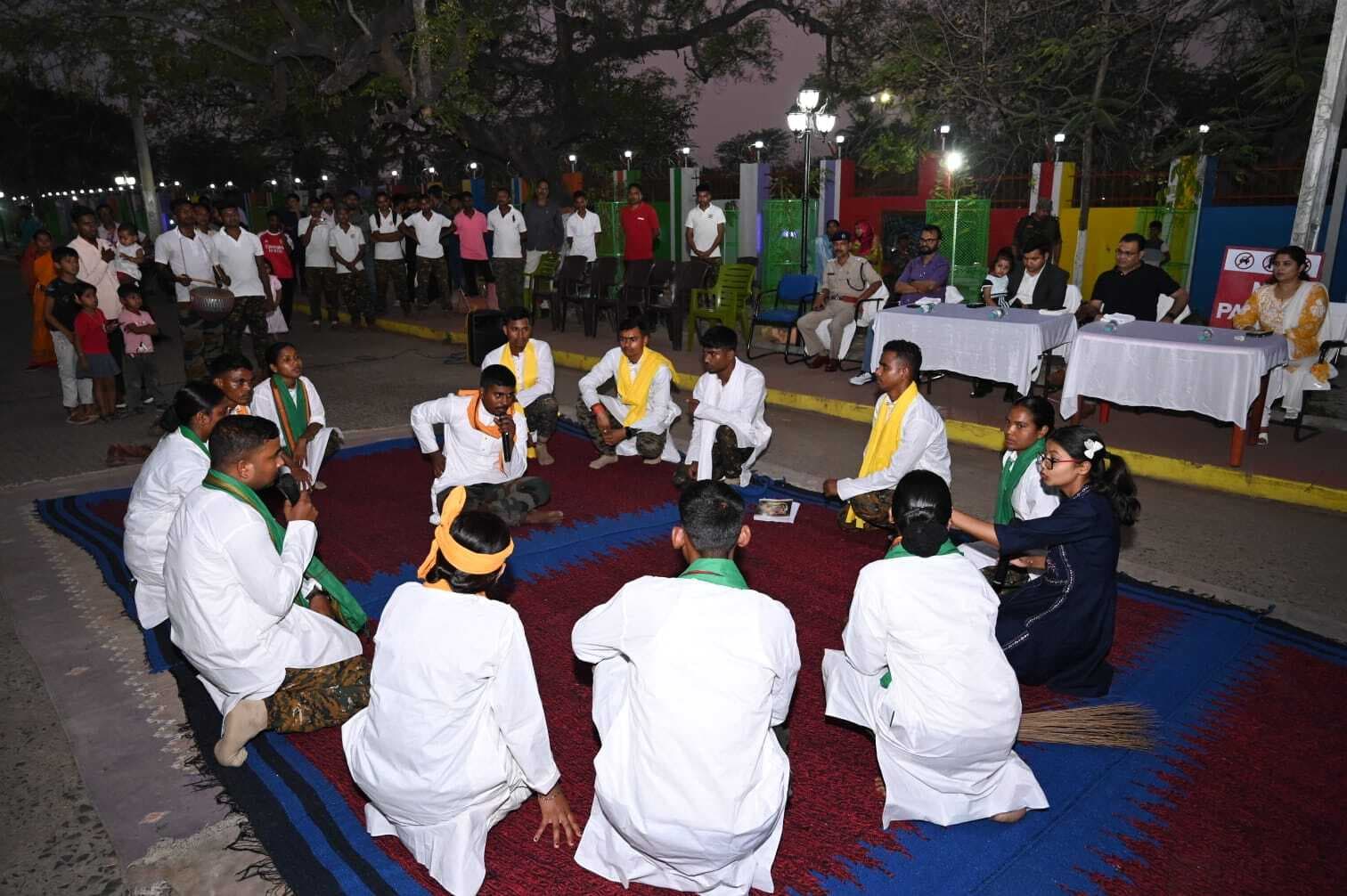 चौकीदारों ने बाल विवाह के विरुद्ध लोगों को किया जागरूक