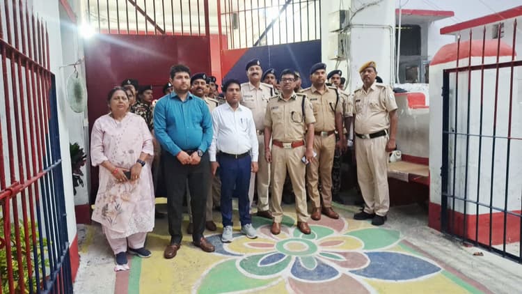 एसपी के नेतृत्व में मंडल कारा में छापेमारी, विधि-व्यवस्था को लेकर दिया निर्देश