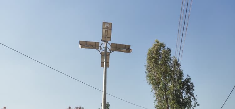 सोलर हाई मास्ट लाइटों में खराबी, गुणवत्ता पर उठे सवाल