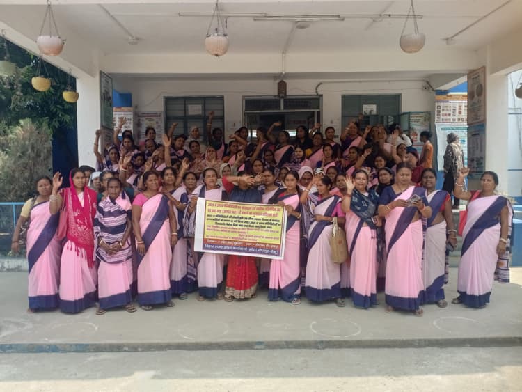 आशा कार्यकर्ताओं ने मांगों को लेकर किया प्रदर्शन