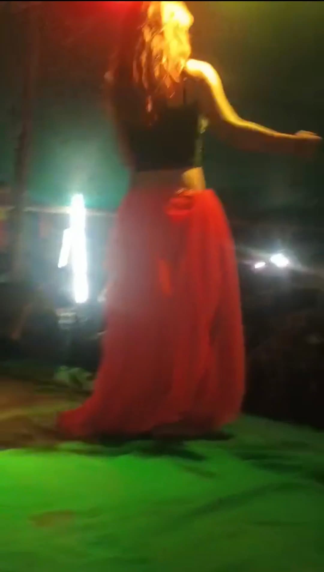 अश्लील गानों पर नृत्य पर नहीं हो रही कार्रवाई