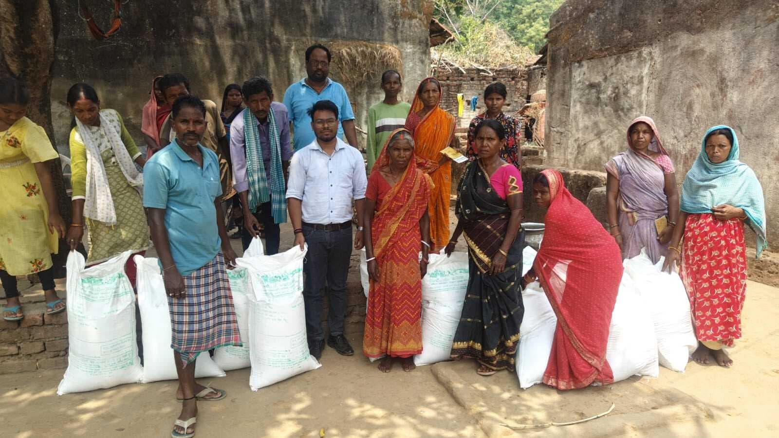 डाकिया योजना के लाभुकाें दिया गया मुफ्त अनाज