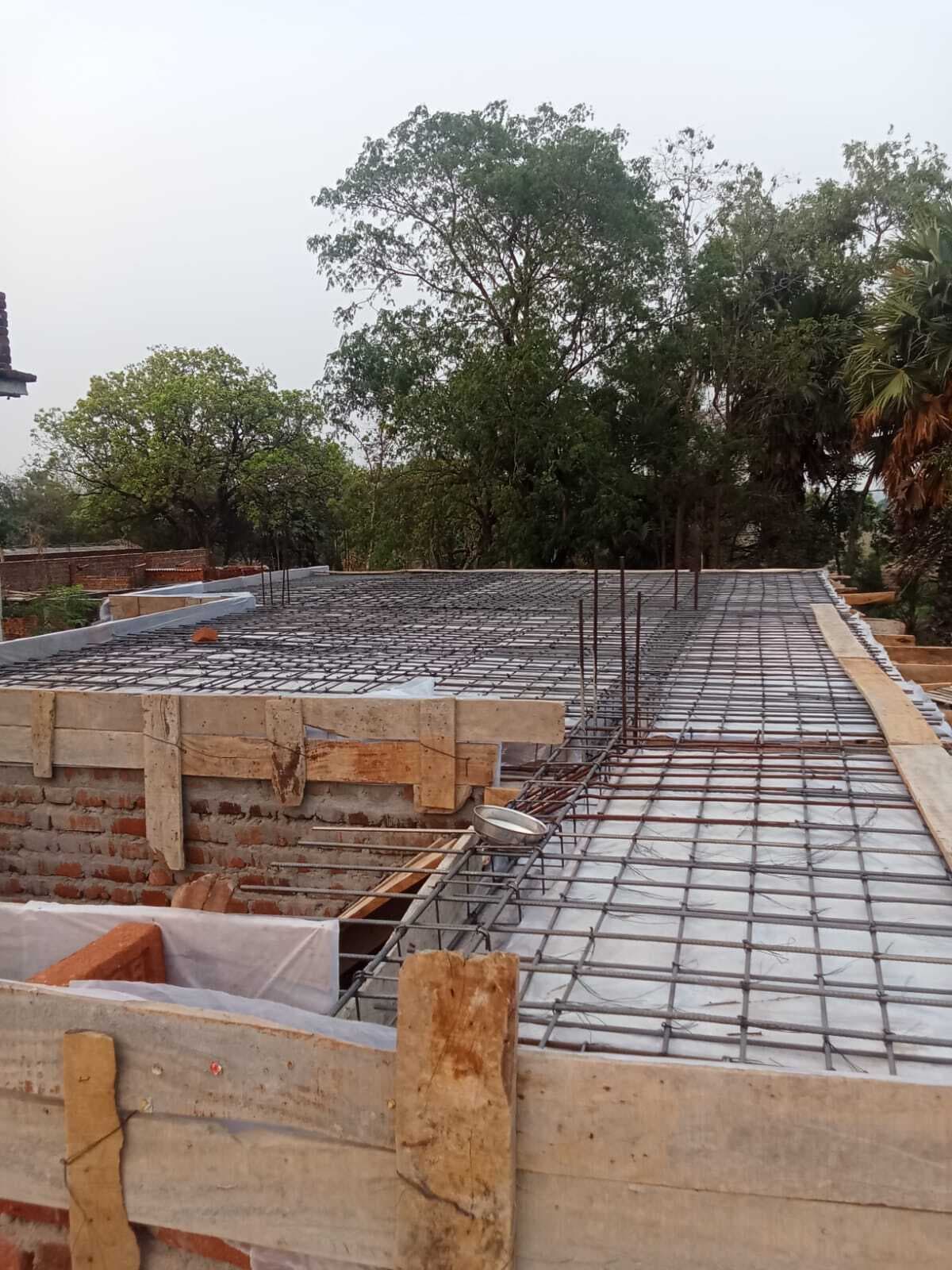 पैसे लेकर निर्माण सामग्री नहीं देने का आरोप