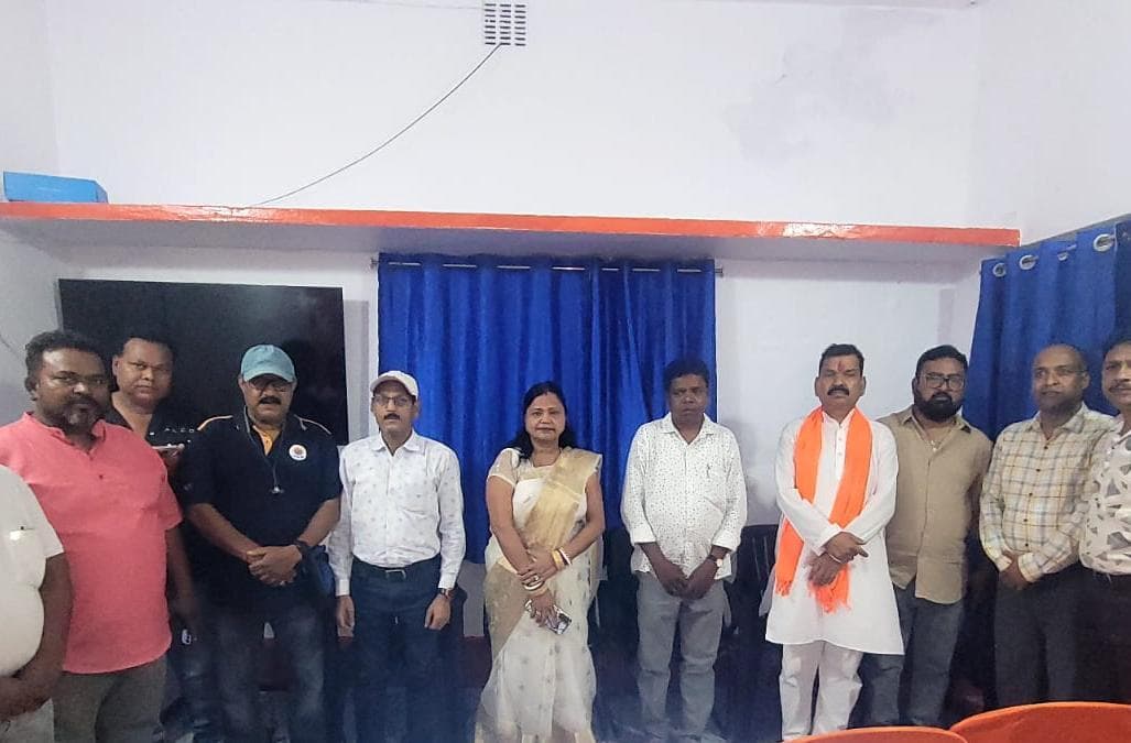 स्विमिंग संघ ने पदक विजेताओं को किया सम्मानित