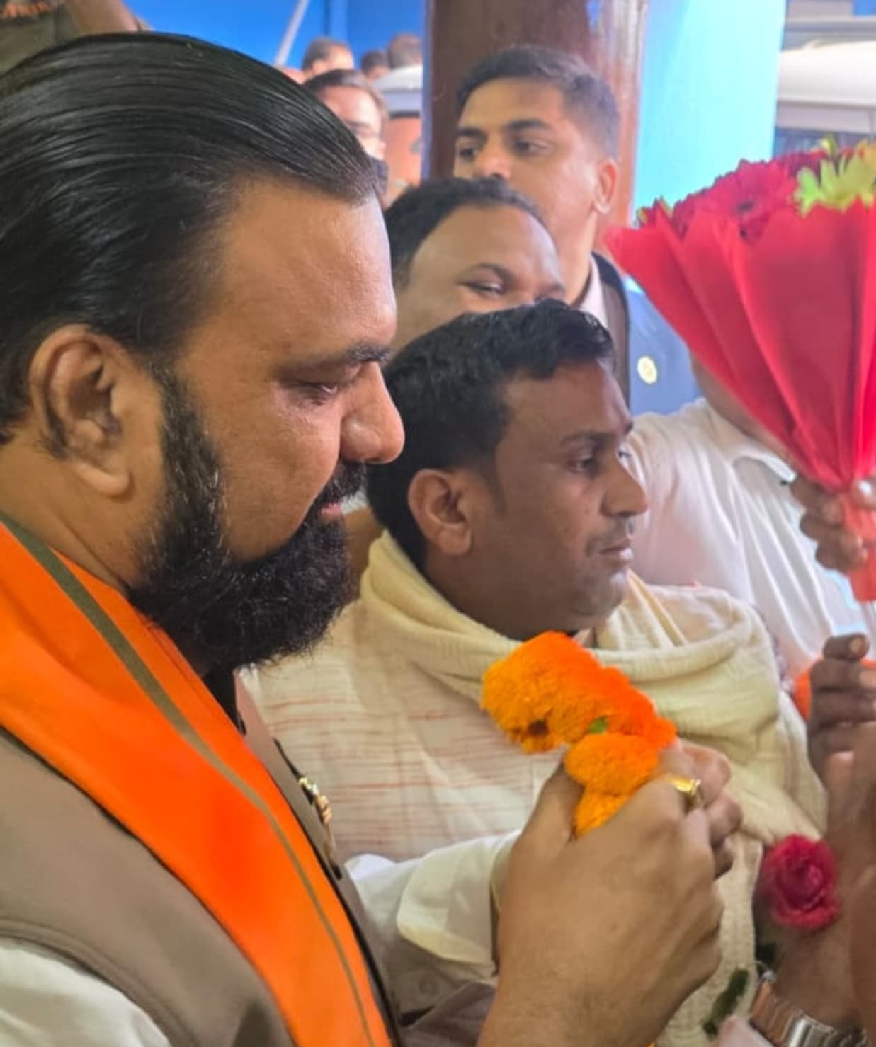 सीएम से मिले अयोध्या मंडल, दी बधाई