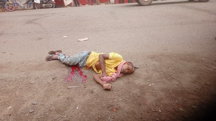 Chaibasa News : सब्जी बेचकर लौट रहे वृद्ध किसान को ट्रक ने रौंदा, मौत; वाहन छोड़ चालक फरार