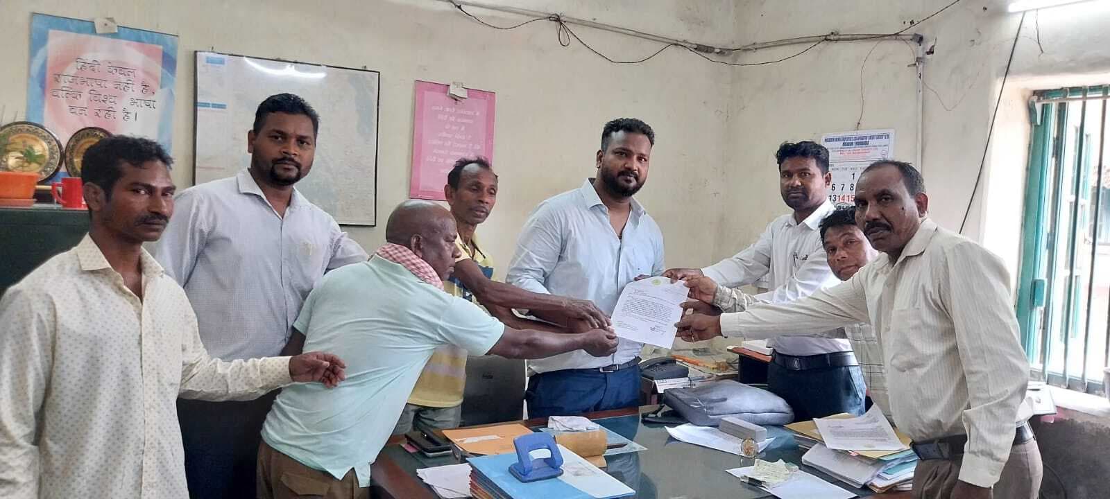 East Singhbhum News : केंदाडीह माइंस बहाली में भेदभाव का आरोप, प्रक्रिया रोकने की मांग