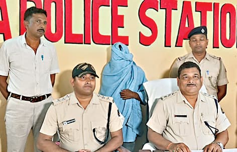 Sundargarh News: बेटे को वाणिज्य कर विभाग में नौकरी दिलाने का झांसा देकर महिला से ठग लिये 14.45 रुपये