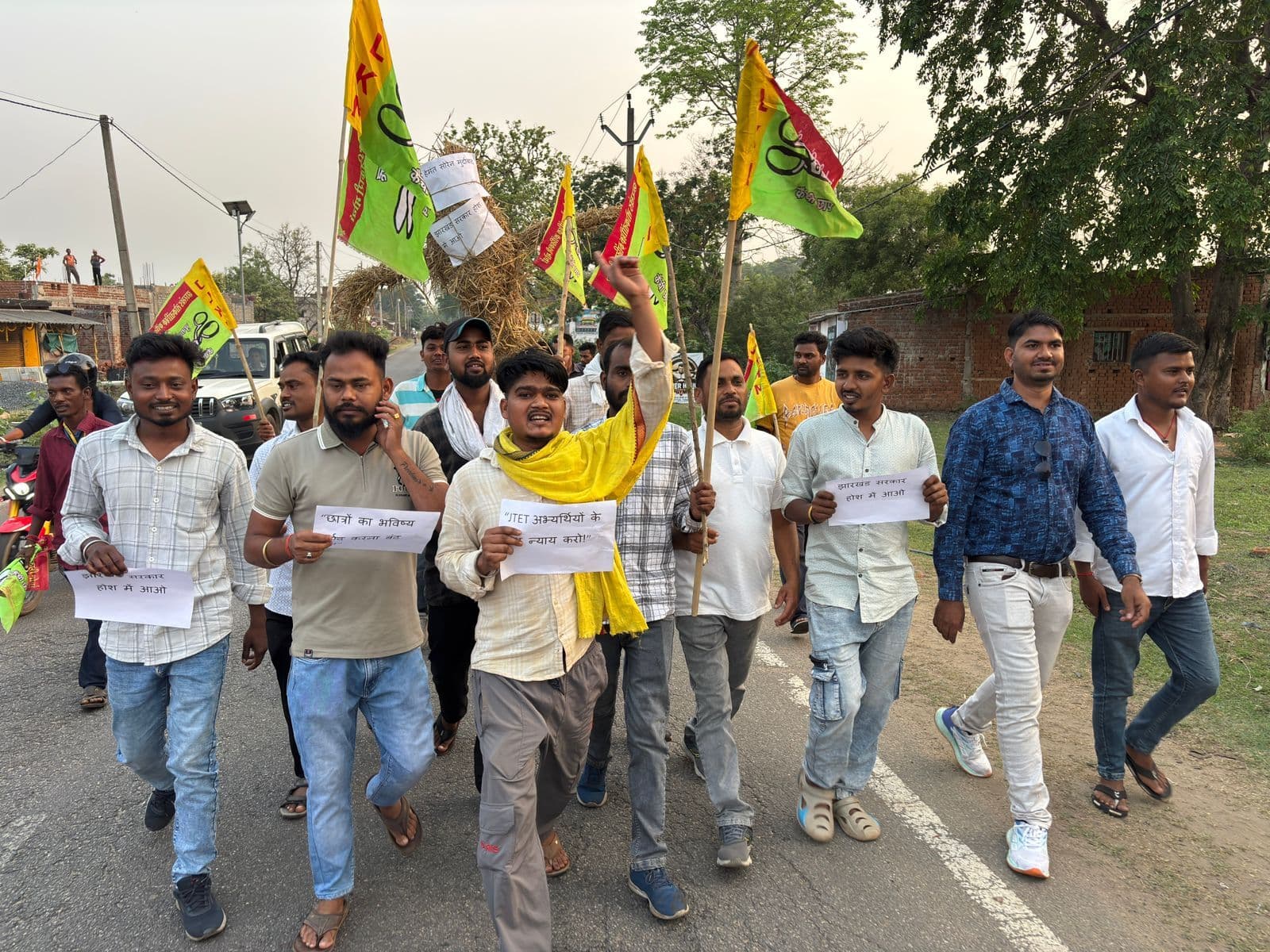 Bokaro News : जेटेट की परीक्षा रद्द करने के विरोध में सीएम का पुतला दहन