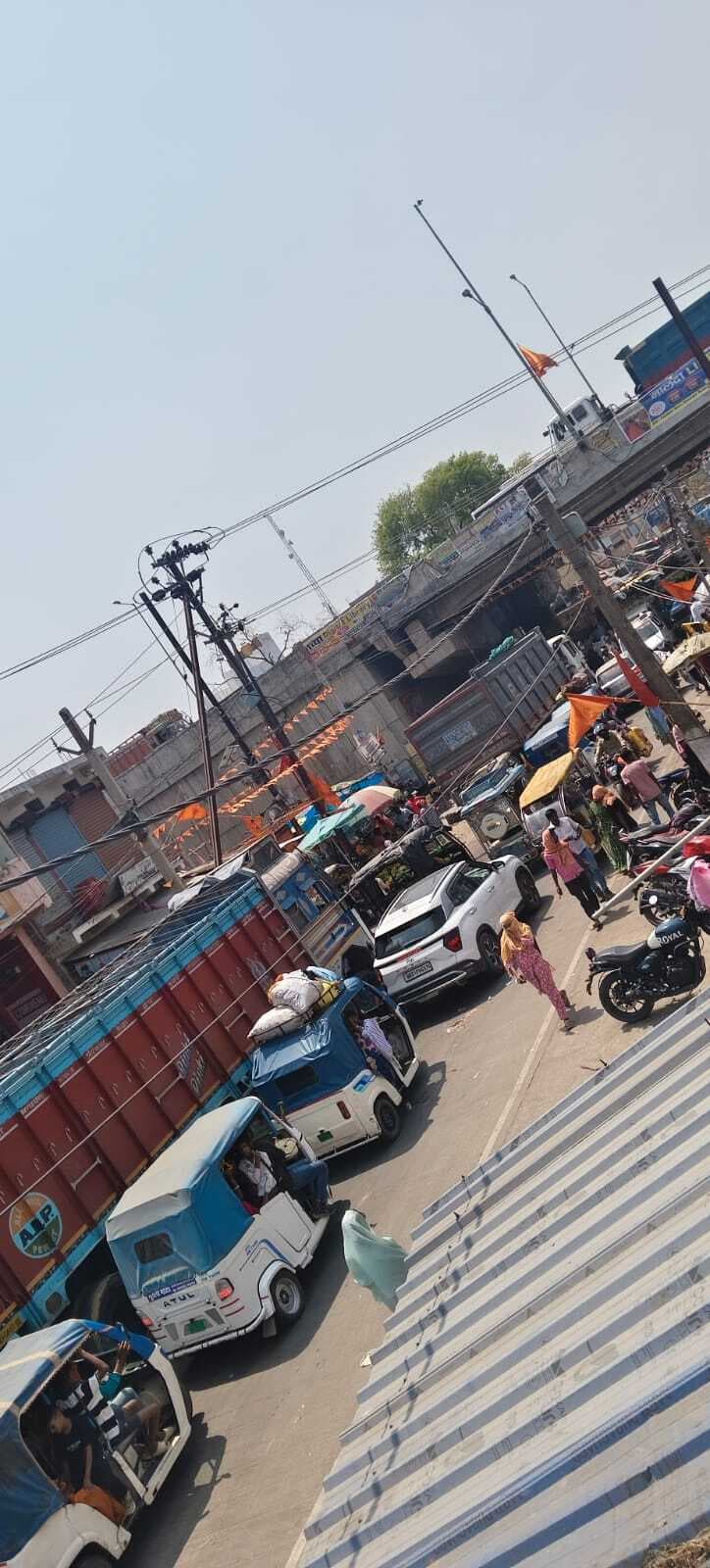 फतेहपुर मोड़ पर घंटों लगा रहा जाम, राहगीर हलकान