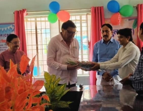 डॉ देवी राम ने प्लस टू उत्क्रमित विद्यालय बिशनपुर को डोनेट किया सीलिंग फैन