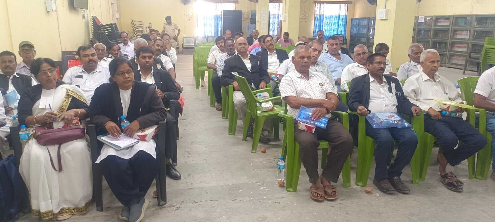 अधिवक्ता व लिपिकों को मिली ई-कोर्ट की जानकारी