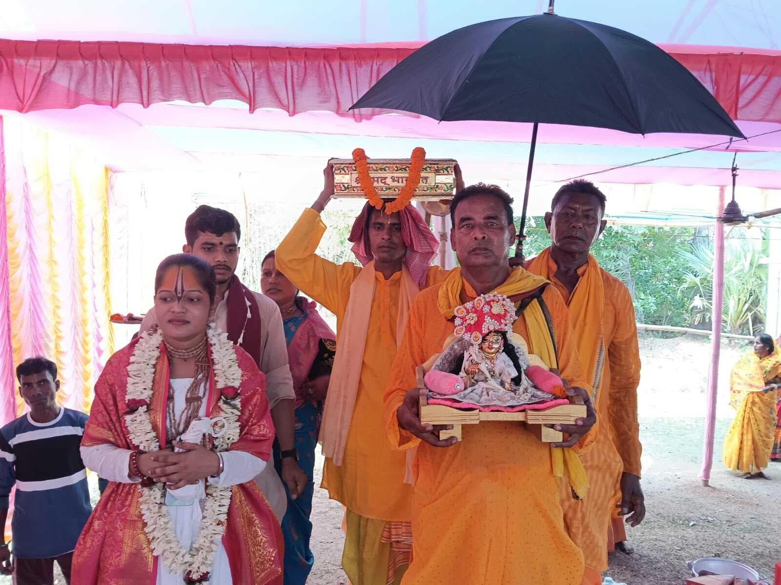 अद्वैत आश्रम में श्रीमद्भागवत कथा आज से, निकली शोभा यात्रा