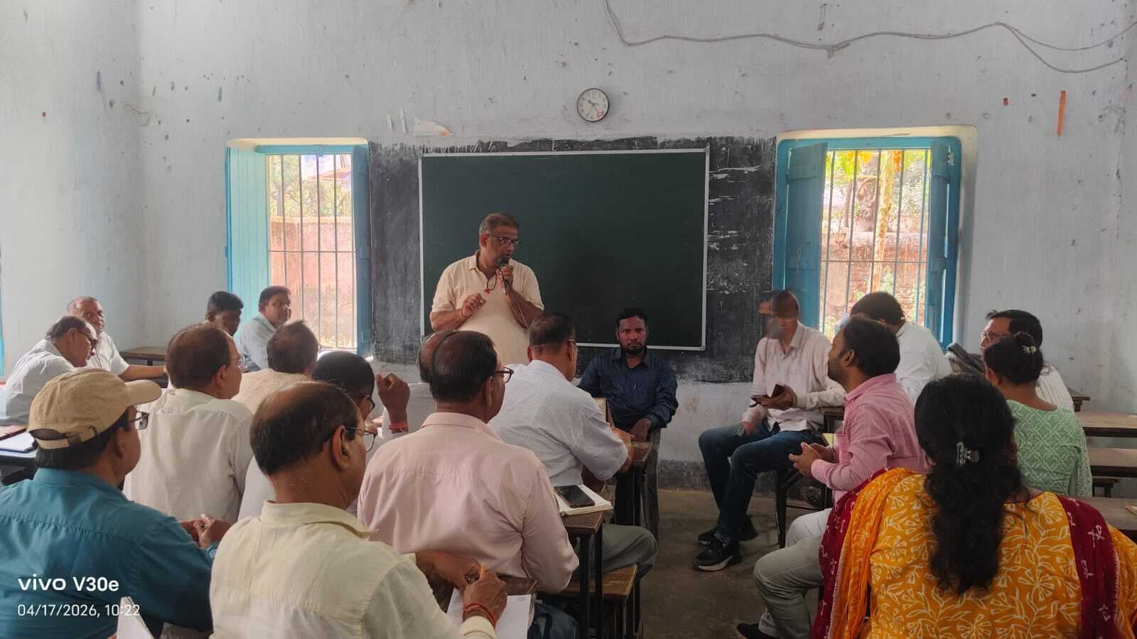 गुरुगोष्ठी में ड्रॉप आउट बच्चे को स्कूल से जोड़ने पर जोर