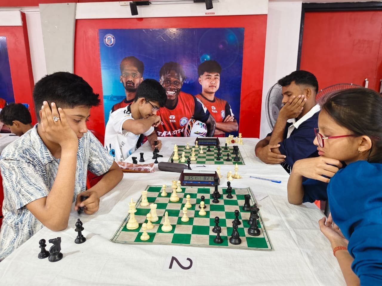 Jamshedpur sports news : शीर्ष वरीय देवांजन सिन्हा शीर्ष पर बरकरार