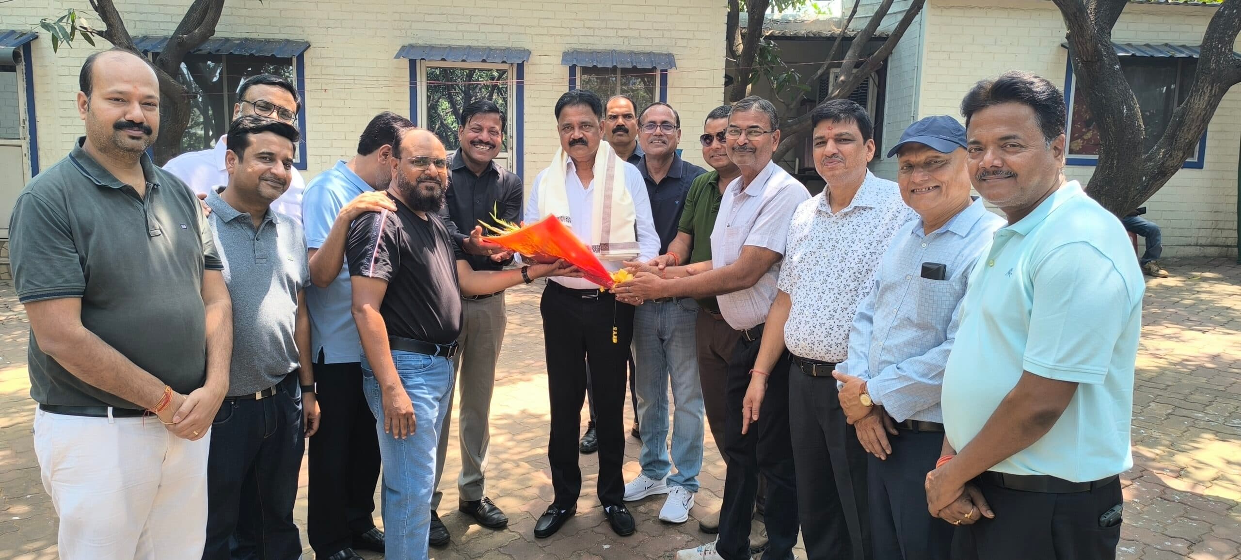 Giridih News :मंत्री सुदिव्य कुमार से मिला चेंबर ऑफ कॉमर्स का प्रतिनिधिमंडल