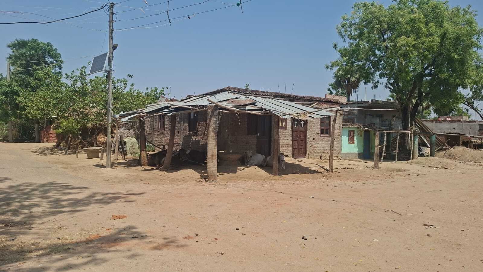 पुलिस टीम पर जानलेवा हमला, कई पुलिसकर्मी घायल, वाहन क्षतिग्रस्त