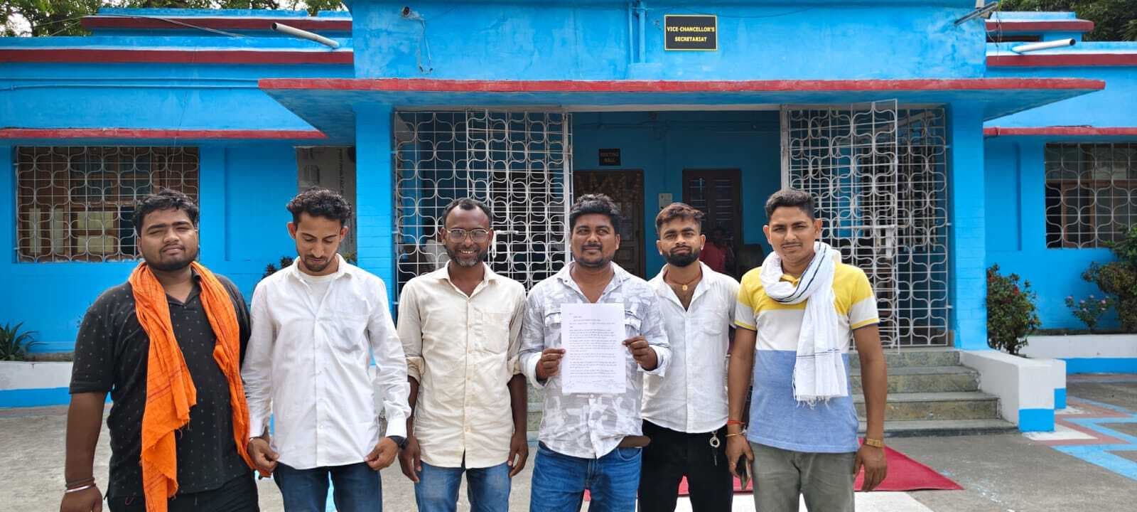 बीएड फीस में 50 प्रतिशत वृद्धि के खिलाफ छात्र संगठनों में आक्रोश, कुलपति से मिला शिष्टमंडल