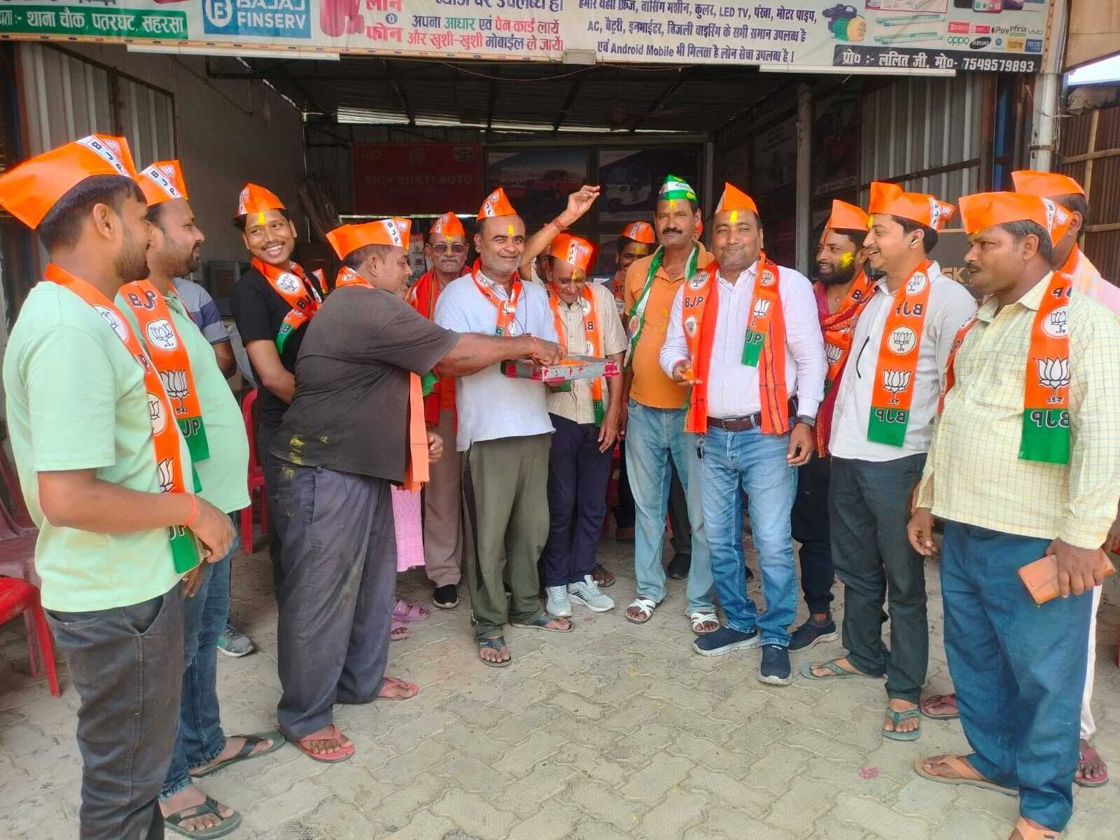 सम्राट चौधरी के मुख्यमंत्री बनने पर प्रखंड भाजपा कार्यकर्ताओं ने मनाया जश्न