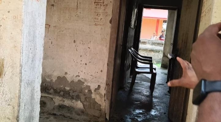 तीन केंद्र एक ही परिसर में संचालित, दो केंद्रों में सेविका अनुपस्थित