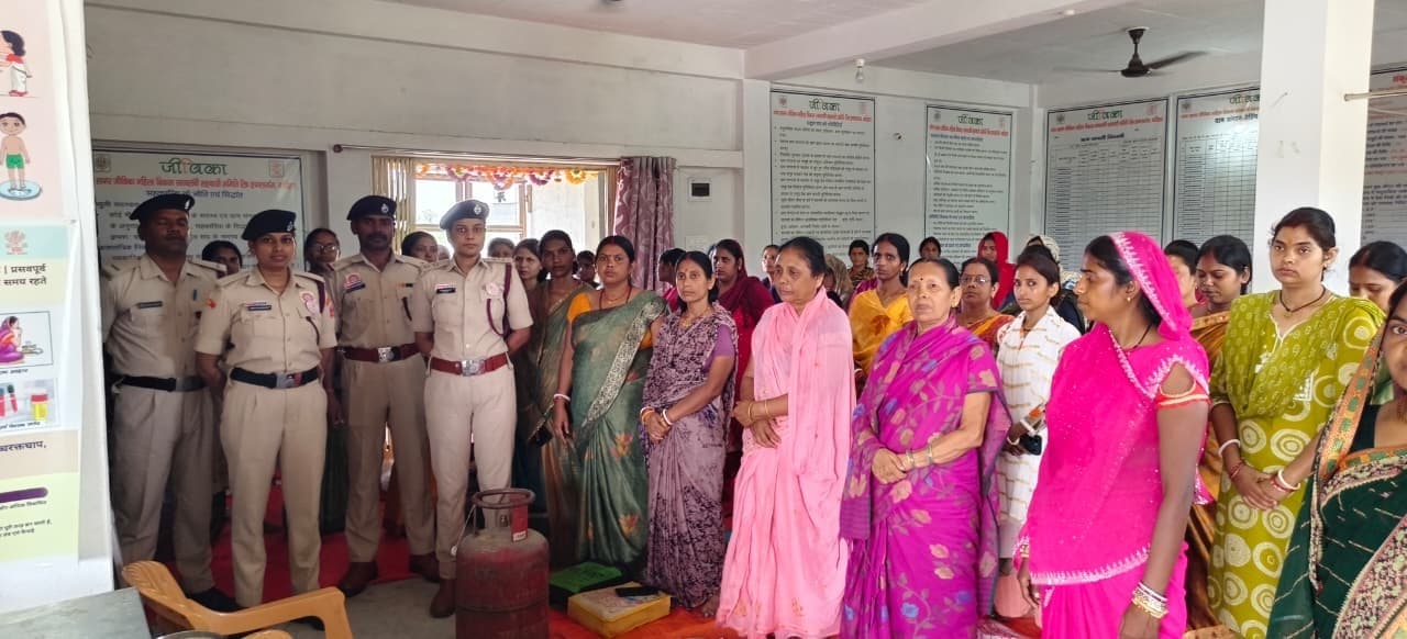 अग्निशमन पदाधिकारी ने जीविका के साथ बैठक कर किया मॉक ड्रिल