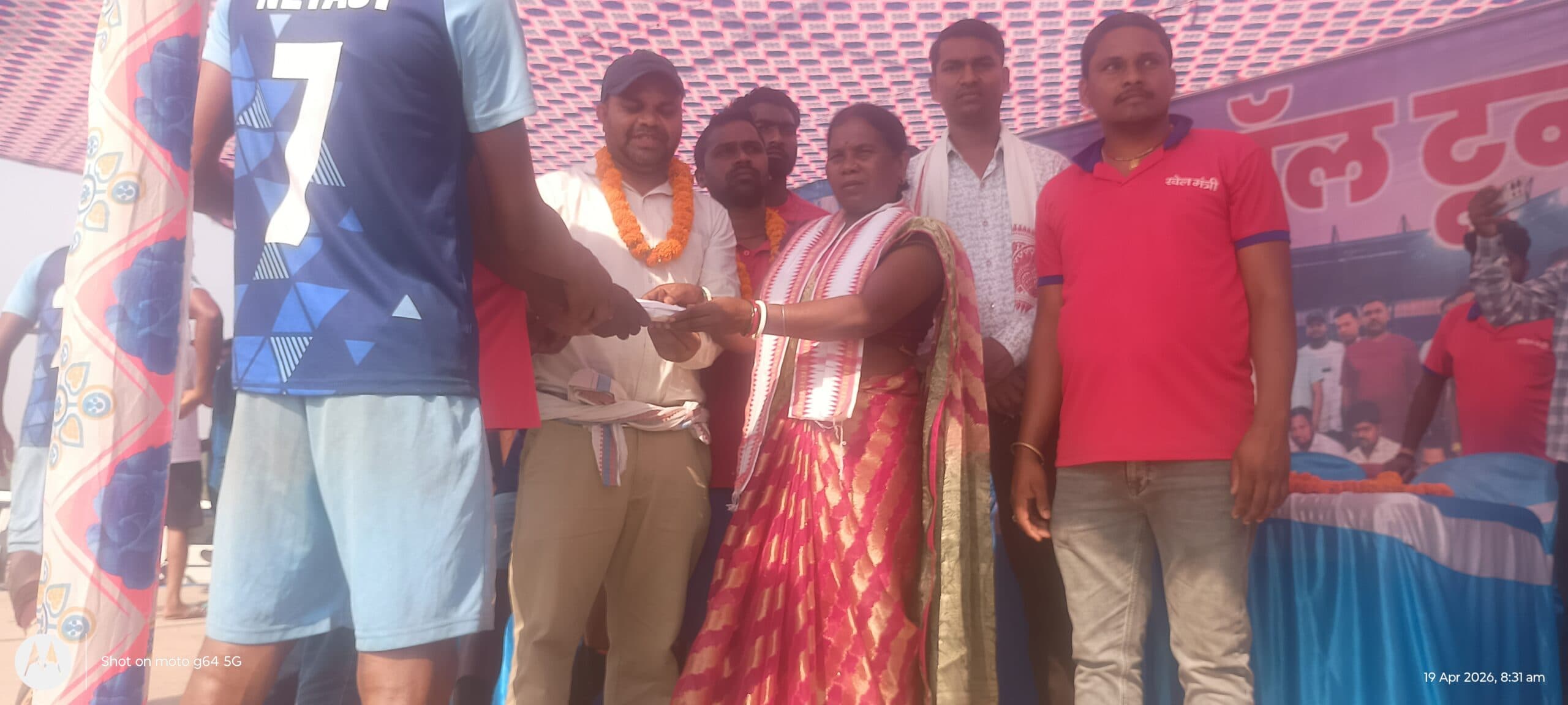 सोनाहातू में रात्रि फुटबॉल टूर्नामेंट  संपन्न , प्रेम होटल एनएच-33 विजेता