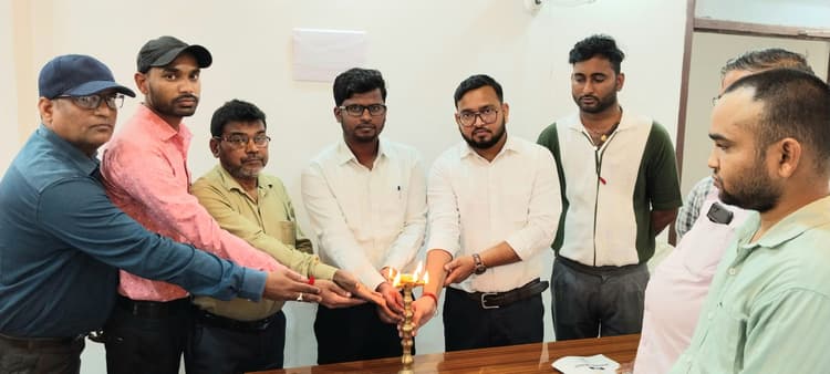 दीप प्रज्वलित कर प्रशिक्षण कार्यक्रम का शुभारंभ किया