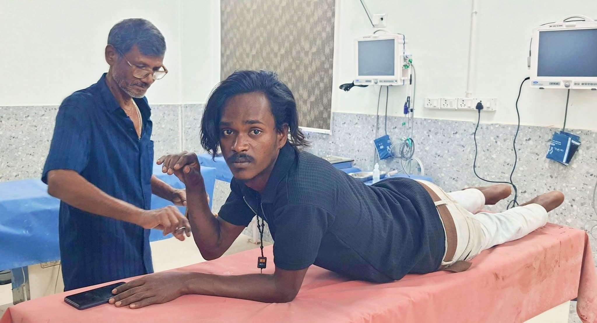 दो बाइकों की टक्कर में एक बाइक सवार युवक घायल