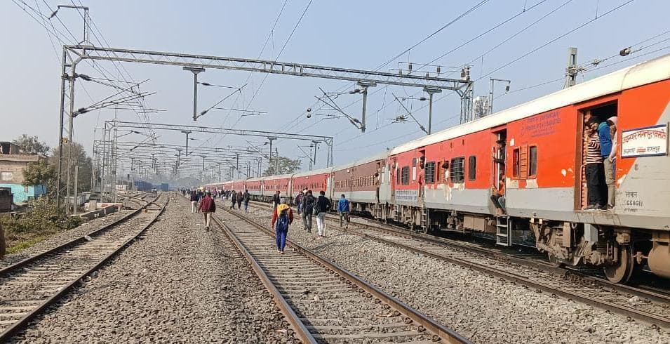 दौलतपुर वाई-लेग पर हॉल्ट बनाने की मांग